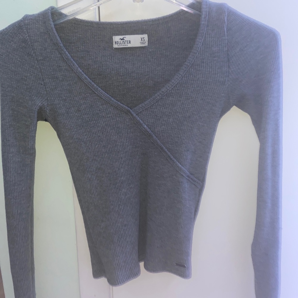 HOLLISTER GREY LONG SLEEVE TOP
